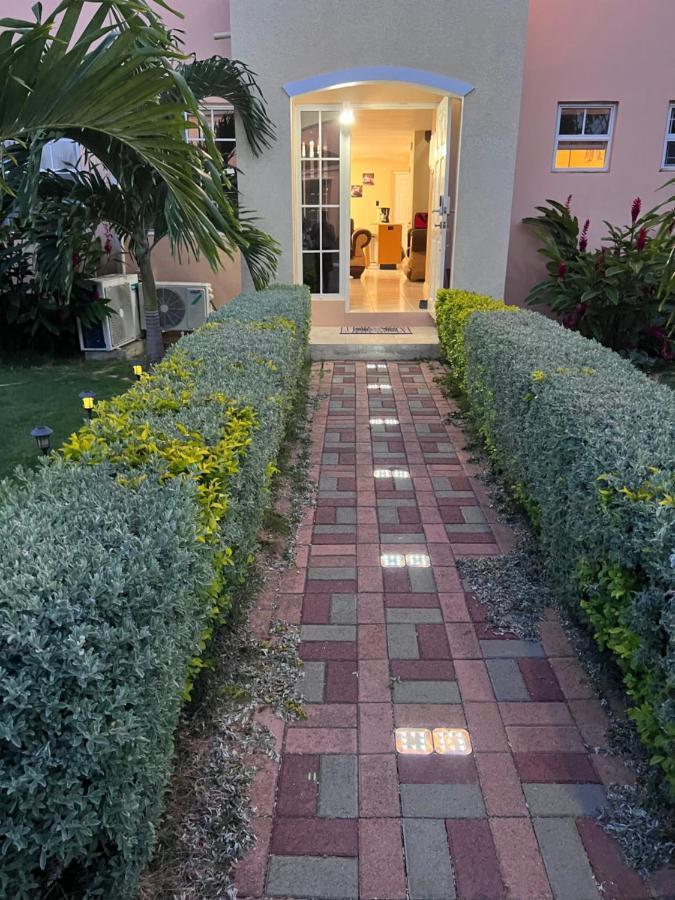 Comfort Rest Ocho Rios Bagian luar foto